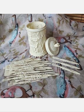 Hong Kong Molded Plastic Cream Vintage Appetizer Container Forks Hors D'oeuvres